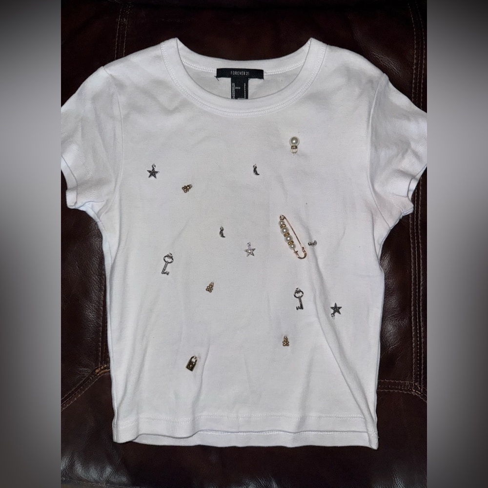 Trendy White Cropped Shirt with Fun Embellishments